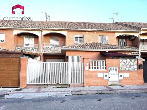 Foto 1 de Venta de casa adosada en calle Doctor Marañón de 4 habitaciones con terraza y garaje