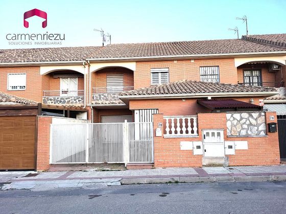 Foto 2 de Venta de casa adosada en calle Doctor Marañón de 4 habitaciones con terraza y garaje