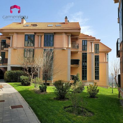 Foto 1 de Dúplex en venda a calle Manolo Viola de 5 habitacions amb terrassa i piscina
