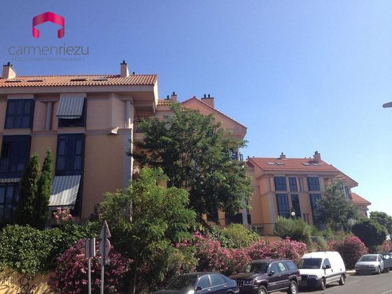 Foto 2 de Dúplex en venta en calle Manolo Viola de 5 habitaciones con terraza y piscina