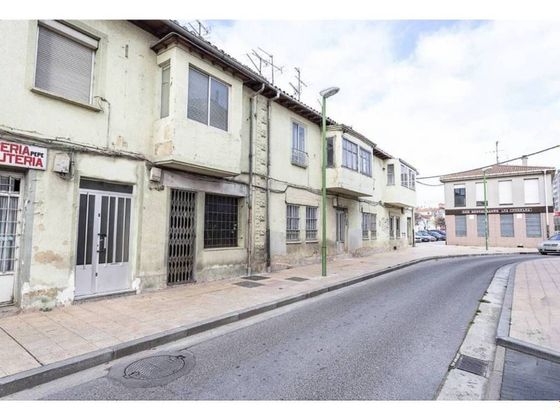 Foto 2 de Casa en venda a calle Escuelas de 12 habitacions amb terrassa