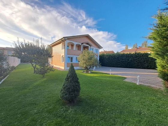 Foto 2 de Casa en venda a Castrillo del Val de 5 habitacions amb terrassa i piscina