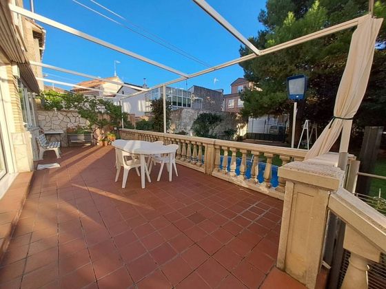 Foto 2 de Casa adossada en venda a Villatoro de 5 habitacions amb terrassa i piscina