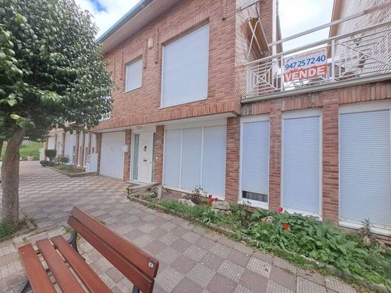 Foto 1 de Casa adossada en venda a Rubena de 4 habitacions amb terrassa i garatge
