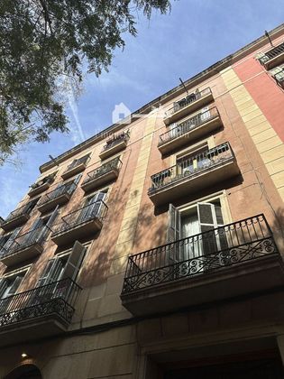 Foto 2 de Venta de piso en El Raval de 3 habitaciones con balcón y calefacción