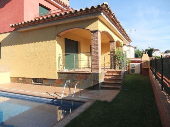 Foto 1 de Venta de chalet en Escala, L´ de 5 habitaciones con terraza y piscina