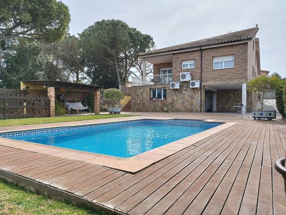 Foto 1 de Chalet en venta en Riudellots de la Selva de 7 habitaciones con terraza y piscina