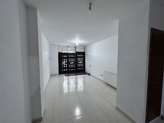 Foto 1 de Venta de piso en Bisbal d´Empordà, La de 2 habitaciones con calefacción y ascensor