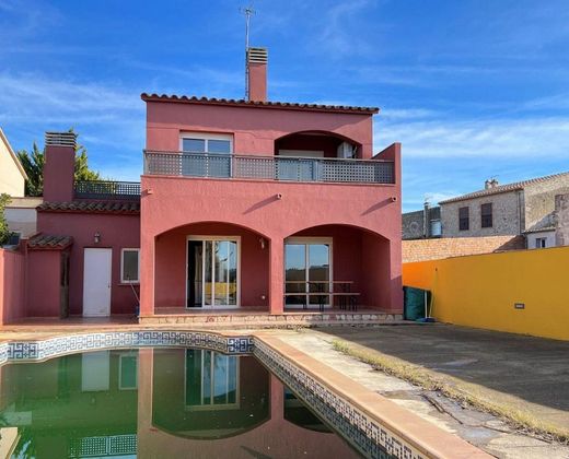 Foto 1 de Casa en venda a calle Onze de Setembre de 4 habitacions amb terrassa i piscina