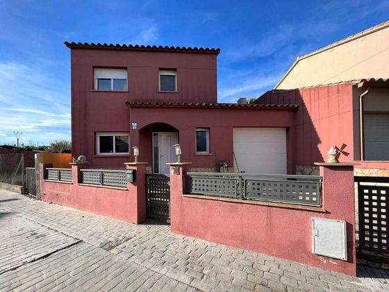 Foto 2 de Venta de casa en calle Onze de Setembre de 4 habitaciones con terraza y piscina
