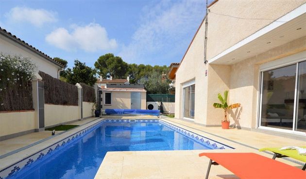 Foto 2 de Casa en venda a calle Pujada de 4 habitacions amb terrassa i piscina