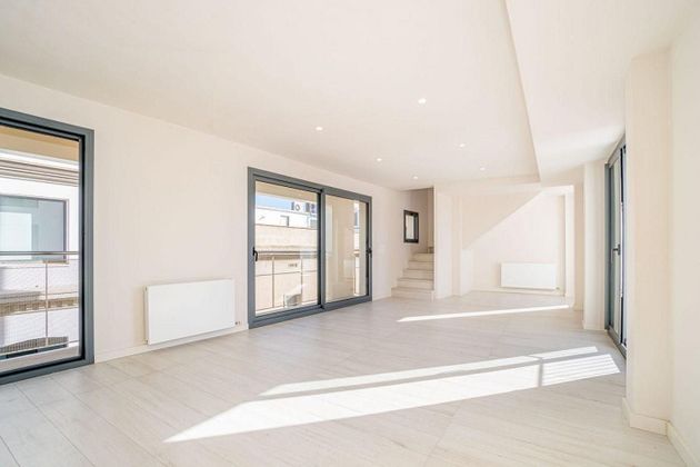 Foto 1 de Dúplex en venda a calle Sant Pau de 3 habitacions amb terrassa i aire acondicionat