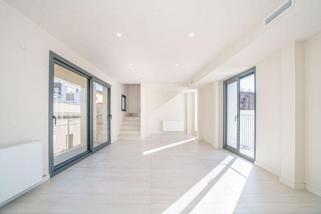 Foto 2 de Dúplex en venda a calle Sant Pau de 3 habitacions amb terrassa i aire acondicionat