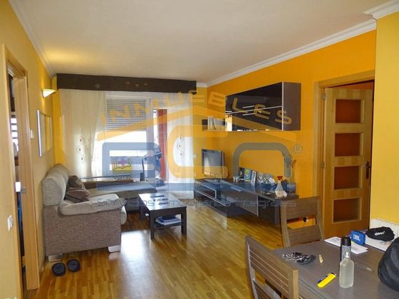 Foto 2 de Piso en venta en El Turó de la Peira de 3 habitaciones con balcón y calefacción