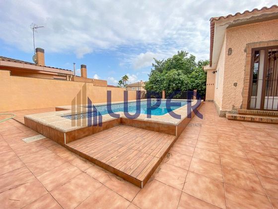Foto 2 de Venta de chalet en Los Girasoles de 4 habitaciones con terraza y piscina