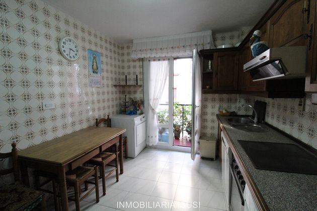 Foto 2 de Piso en venta en Santurtzi de 3 habitaciones con balcón y calefacción
