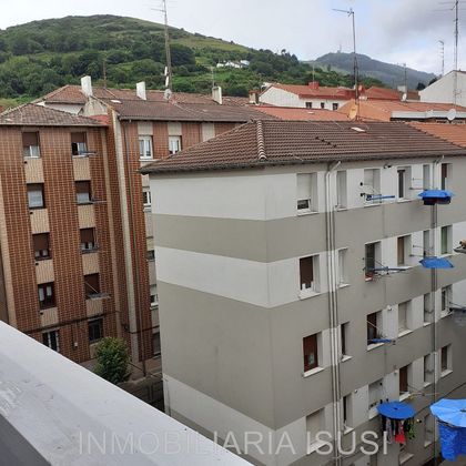 Foto 1 de Pis en venda a Santurtzi de 4 habitacions amb balcó i calefacció