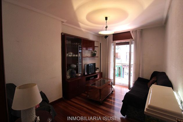 Foto 1 de Pis en venda a Santurtzi de 3 habitacions amb terrassa i balcó