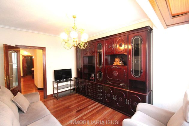 Foto 2 de Piso en venta en Santurtzi de 2 habitaciones con balcón y ascensor