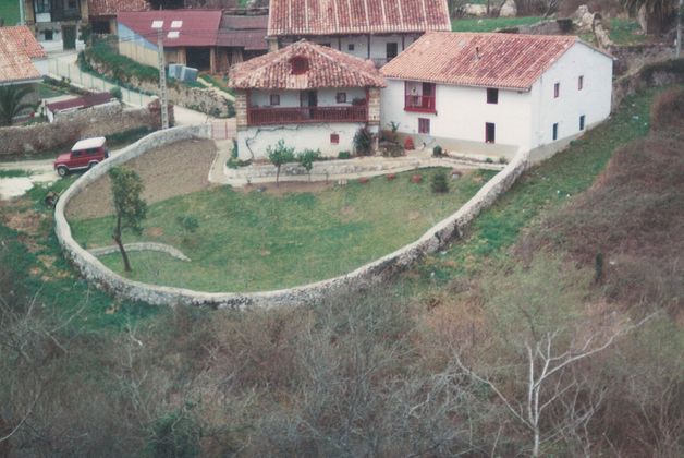 Foto 2 de Casa en venda a Peñamellera Baja de 5 habitacions amb terrassa i jardí