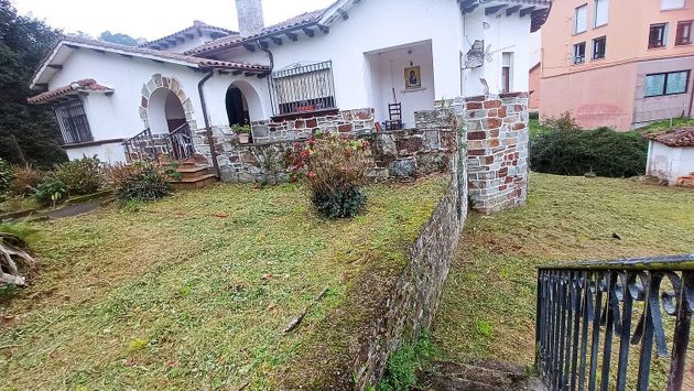 Foto 2 de Xalet en venda a calle Soto de Luiña de 6 habitacions amb terrassa i jardí