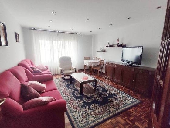 Foto 2 de Pis en venda a Pumarín de 3 habitacions amb terrassa i garatge