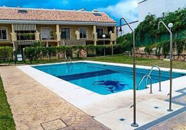 Foto 1 de Piso en venta en El Pinillo de 1 habitación con terraza y piscina