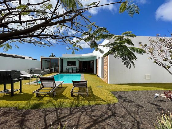 Foto 2 de Xalet en venda a Playa Blanca de 3 habitacions amb terrassa i piscina