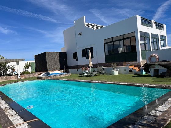 Foto 1 de Xalet en venda a Yaiza pueblo de 5 habitacions amb terrassa i piscina