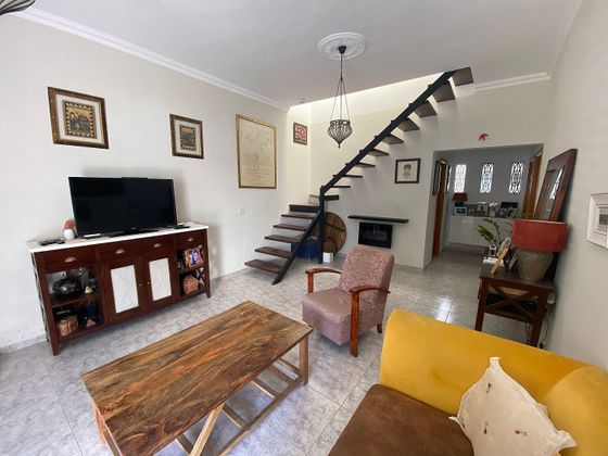 Foto 2 de Casa adossada en venda a Centro - La Vega Alta de 3 habitacions amb terrassa i garatge