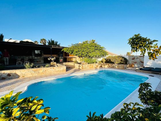 Foto 1 de Chalet en venta en Masdache de 4 habitaciones con terraza y piscina