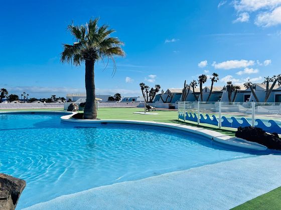 Foto 2 de Estudi en venda a Costa Teguise amb terrassa i piscina