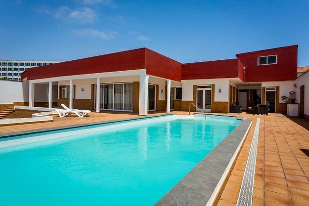 Foto 1 de Chalet en venta en La Garita - Marpequeña de 4 habitaciones con terraza y piscina