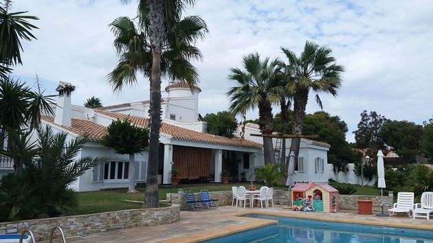 Foto 2 de Chalet en venta en Urb. Vista de los Ángeles de 4 habitaciones con terraza y piscina