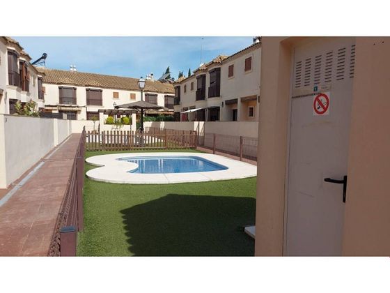 Foto 2 de Casa adosada en venta en Este-Delicias de 3 habitaciones con terraza y piscina