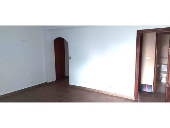 Foto 1 de Venta de piso en El Juncal - Vallealto de 3 habitaciones con terraza