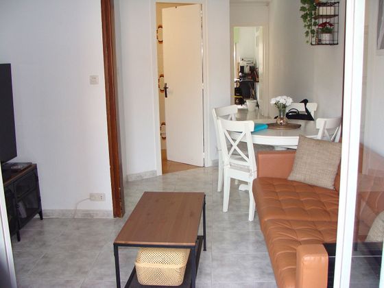 Foto 2 de Pis en venda a La Plana de 4 habitacions amb balcó i aire acondicionat