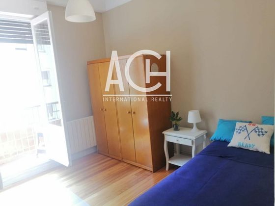 Foto 2 de Alquiler de piso en Ametzola de 4 habitaciones con terraza y muebles