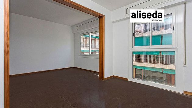 Foto 2 de Pis en venda a calle Girona de 4 habitacions amb ascensor