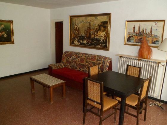Foto 2 de Pis en venda a Ca n'Aurell de 4 habitacions amb mobles i balcó