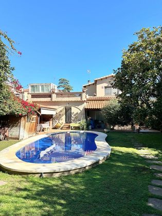 Foto 2 de Venta de chalet en Masnou de 4 habitaciones con terraza y piscina