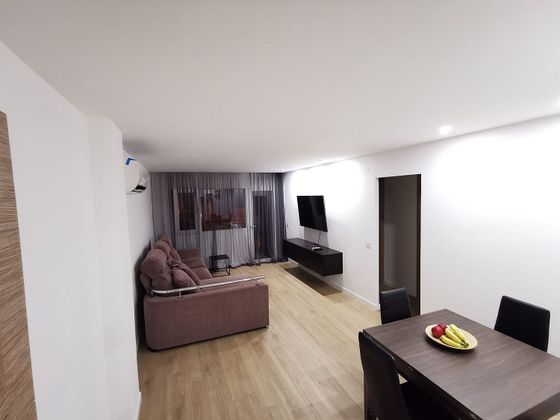Foto 2 de Alquiler de piso en Campoamor de 3 habitaciones con muebles y balcón