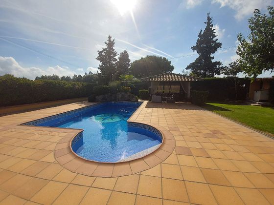 Foto 2 de Chalet en venta en Vidreres de 4 habitaciones con piscina y jardín