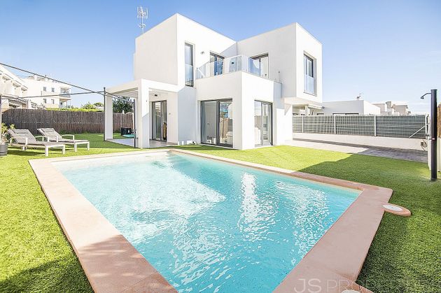 Foto 1 de Casa rural en venta en Can Picafort de 4 habitaciones con terraza y piscina