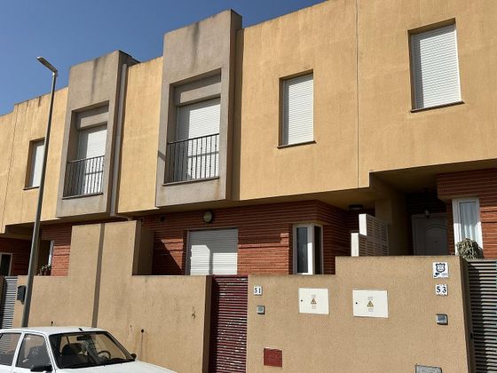 Foto 1 de Casa adossada en venda a calle Monasterio de Yuste de 4 habitacions amb terrassa i garatge