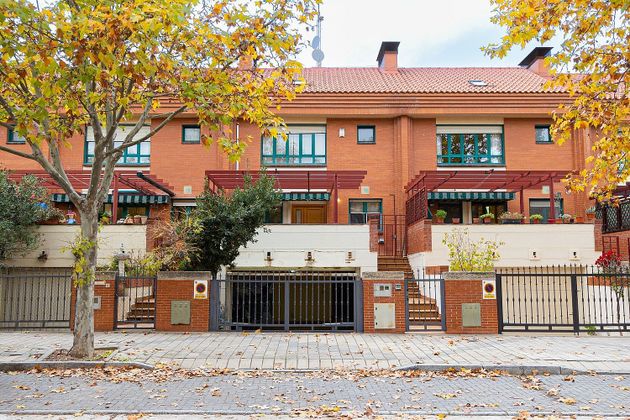 Foto 1 de Casa adossada en venda a Parquesol de 5 habitacions amb terrassa i piscina