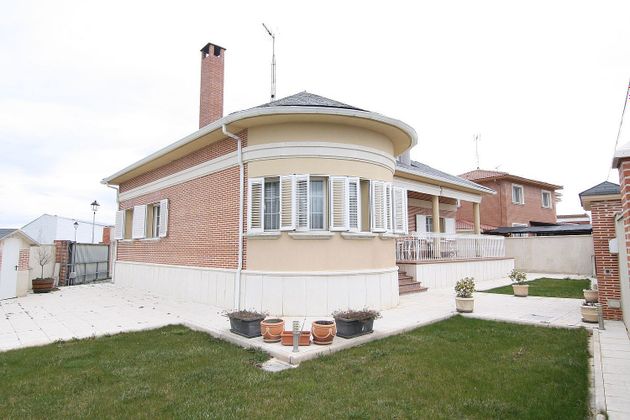 Foto 1 de Xalet en venda a Renedo de Esgueva de 3 habitacions amb terrassa i garatge