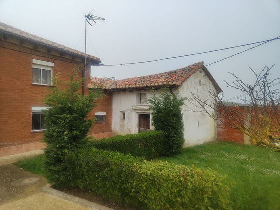 Foto 2 de Casa en venda a Dehesa de Romanos de 5 habitacions amb garatge i jardí