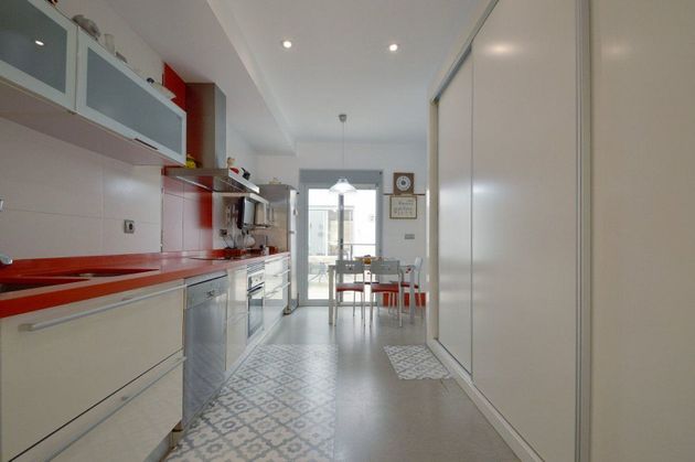 Foto 2 de Casa en venda a calle Dalias de 5 habitacions amb terrassa i garatge