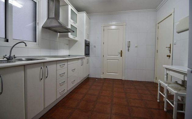 Foto 2 de Pis en lloguer a Centro - Almería de 4 habitacions amb terrassa i mobles
